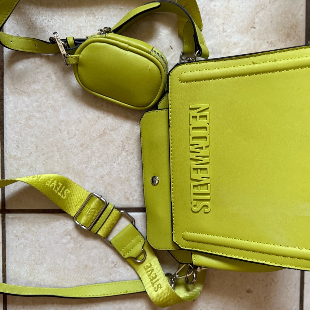 Steve Madden Lime Green Crossbody Bag with Mini Pouch - Picture 2 of 2